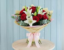 Букет цветов из:  Лилии и Розы в Бикине