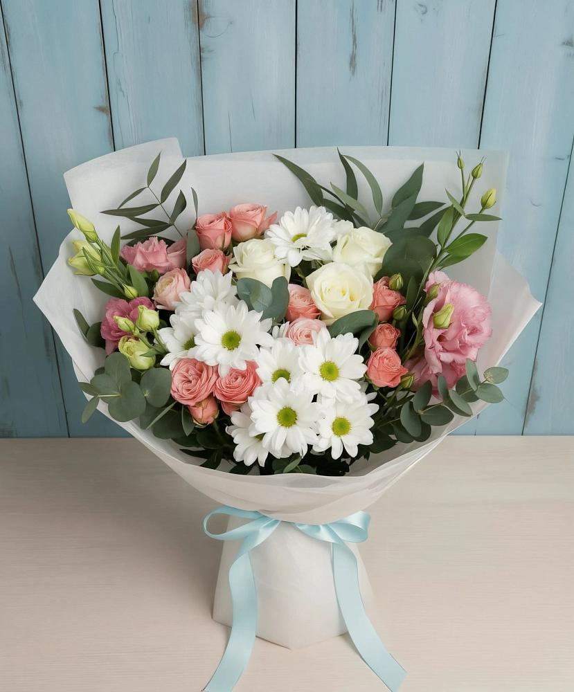 Букет цветов из: Розы, Лизиантусы и Хризантемы в Бикине