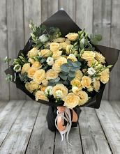 Букет цветов из:  Розы и Лизиантусы в Бикине