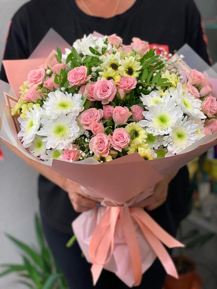 Букет цветов из: Розы и Хризантемы в Бикине