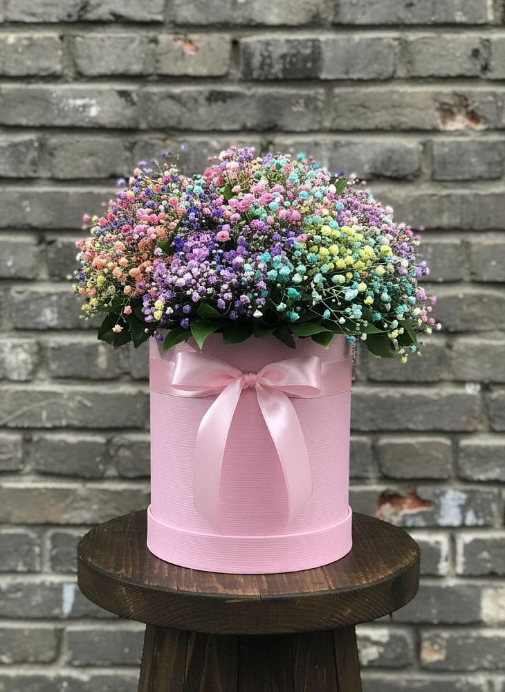 Цветочная композиция из Гипсофила и Розы в шляпной коробке в Бикине