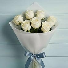 Букет 7 Белых роз Эдлесс Лав в Бикине