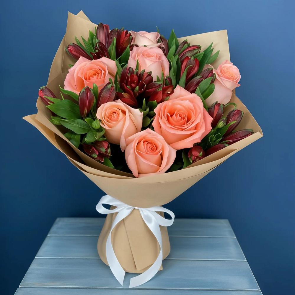 Букет цветов из: Розы и Альстромерии в Бикине