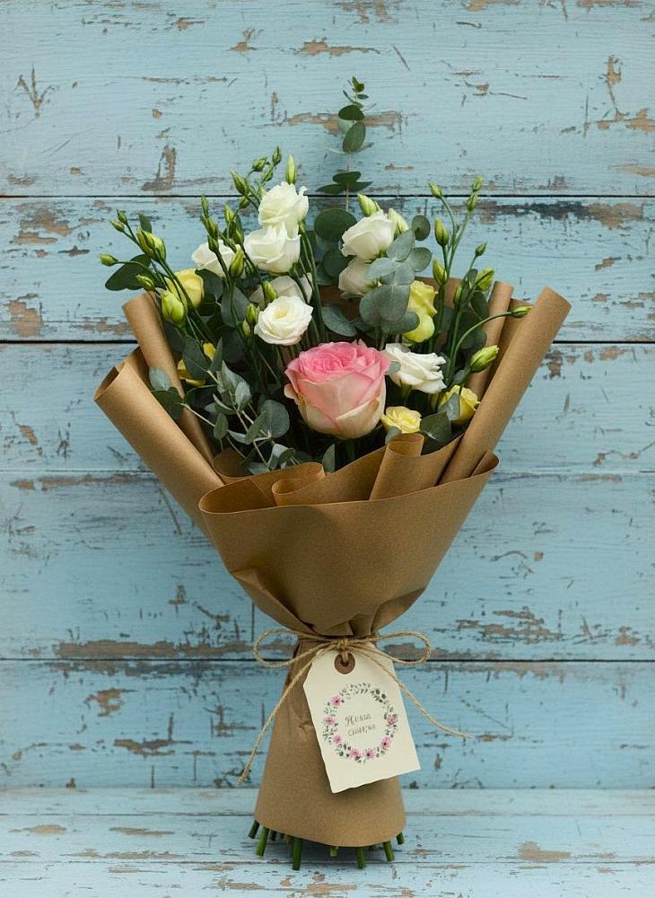 Букет цветов из: Розы и Лизиантусы в Бикине