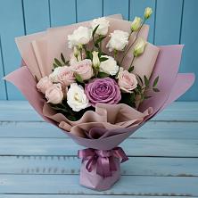 Букет цветов из:  Розы и Лизиантусы в Бикине