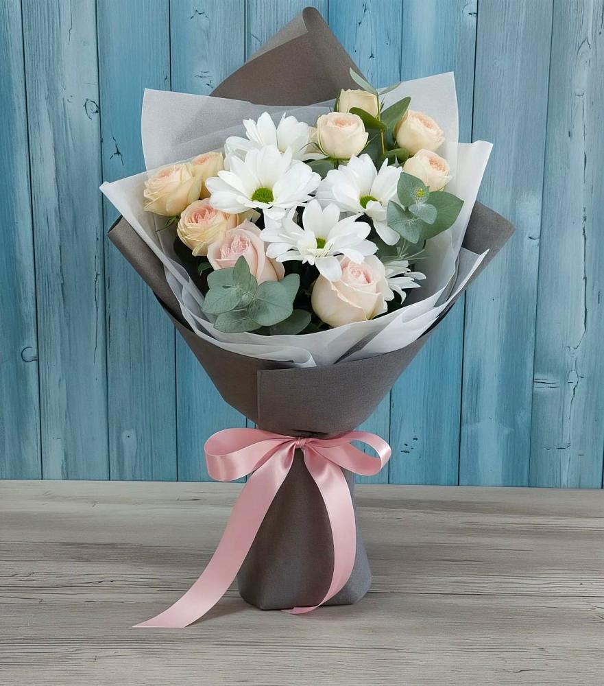 Букет цветов из: Хризантемы и Розы в Бикине