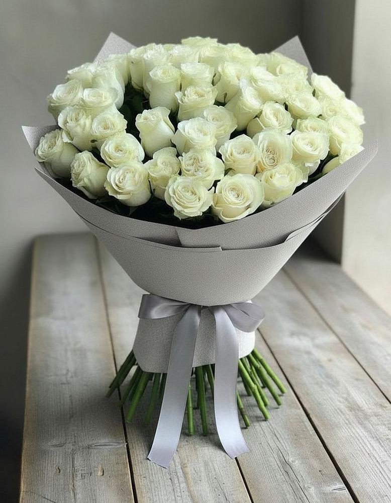 Букет 35 Белых роз в Бикине