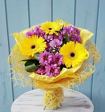 Букет цветов из:  Хризантемы и Герберы в Бикине