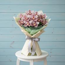 Букет цветов из:  Орхидеи и Розы в Бикине