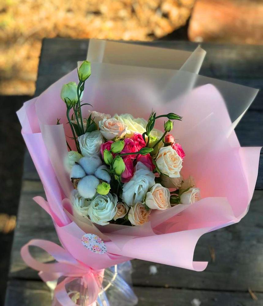 Букет цветов из: Розы и Лизиантусы в Бикине