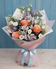 Букет цветов из:  Лизиантусы, Розы, Альстромерии и Гипсофила в Бикине