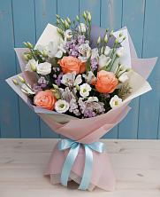 Букет цветов из:  Лизиантусы, Розы, Альстромерии и Гипсофила в Бикине