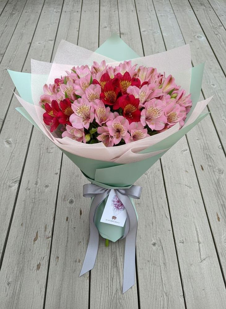 Букет цветов из: Альстромерии в Бикине