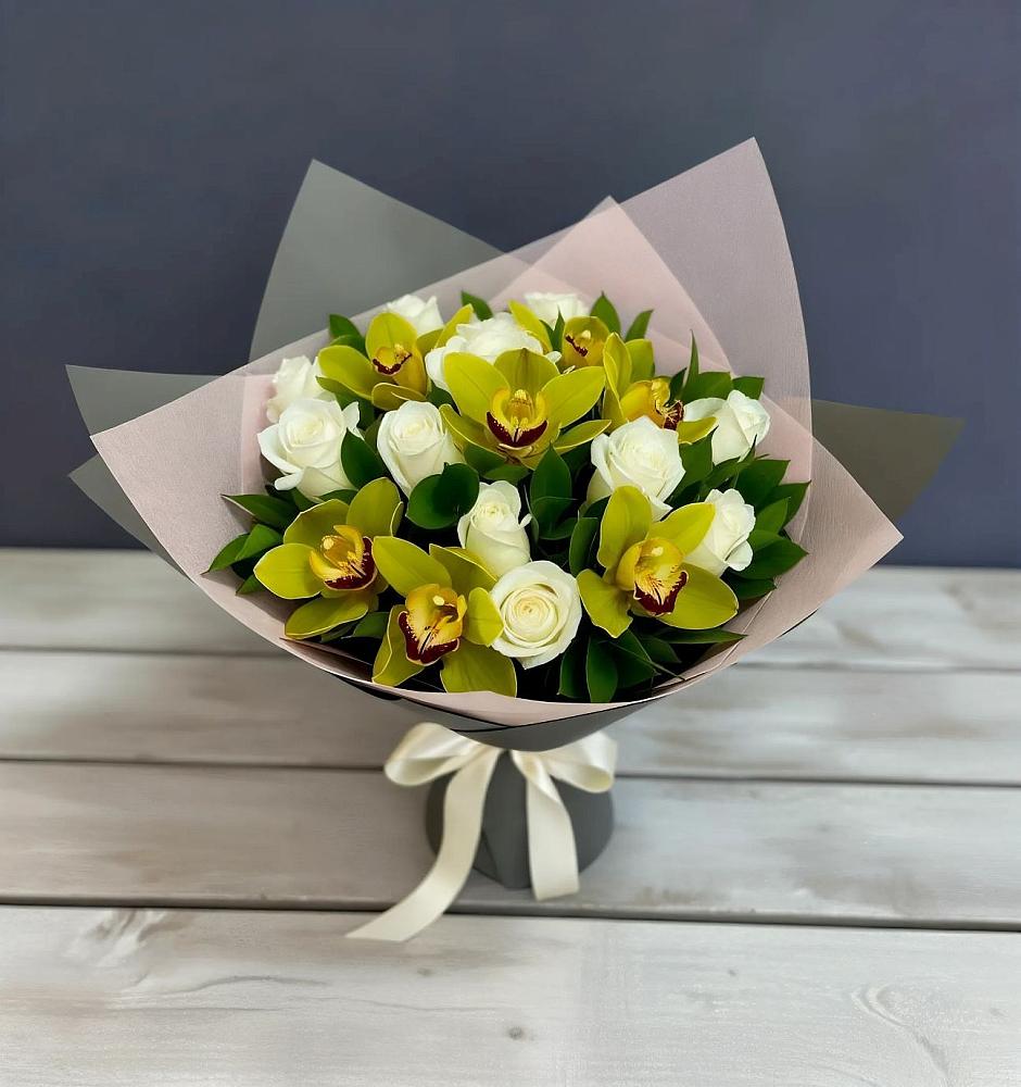 Букет цветов из: Орхидеи и Розы в Бикине