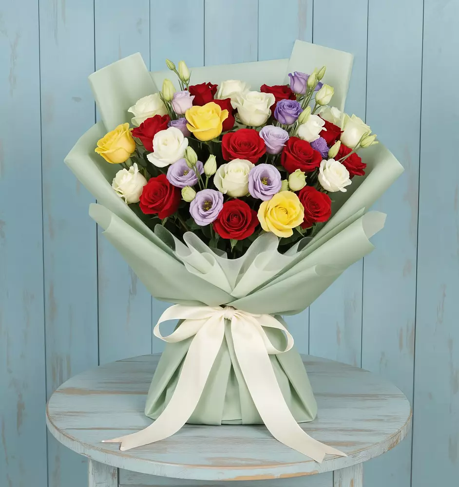 Букет цветов из: Розы в Бикине