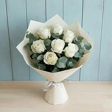 Букет Белые розы в Эвкалипте в Бикине