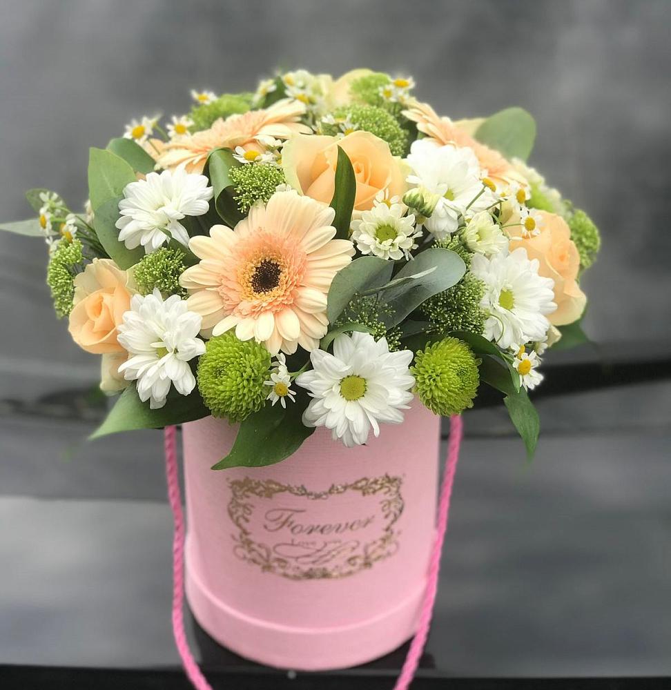 Цветочная композиция из Розы, Герберы и Хризантемы в шляпной коробке в Бикине