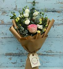 Букет цветов из:  Розы и Лизиантусы в Бикине