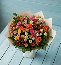 Букет Микс из разноцветных кустовых роз в Бикине